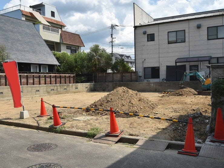 建設地を南西側より撮影