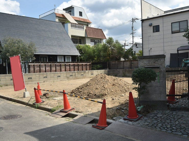 建設地を南西側より撮影