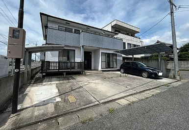 【外観】
◆駐車場並列3台分!
◆建物50坪超え、6SLDKの大きなおうちです♪