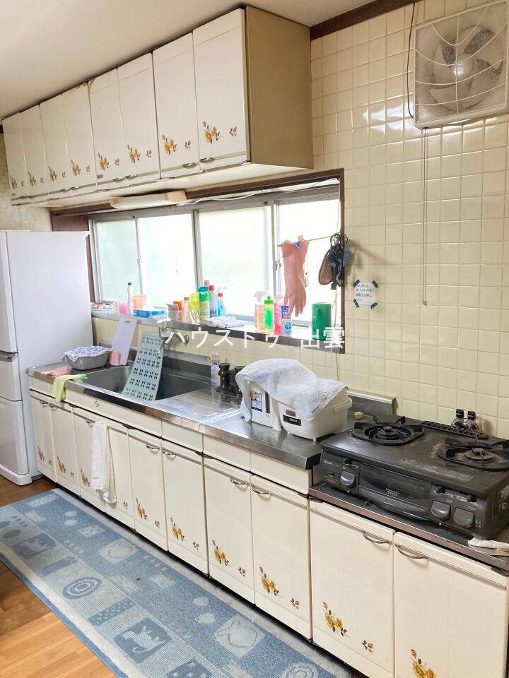 キッチンは収納があり小物から鍋類まで大小問わず、適材適所の収納を実現。出し入れもとてもスムーズです。