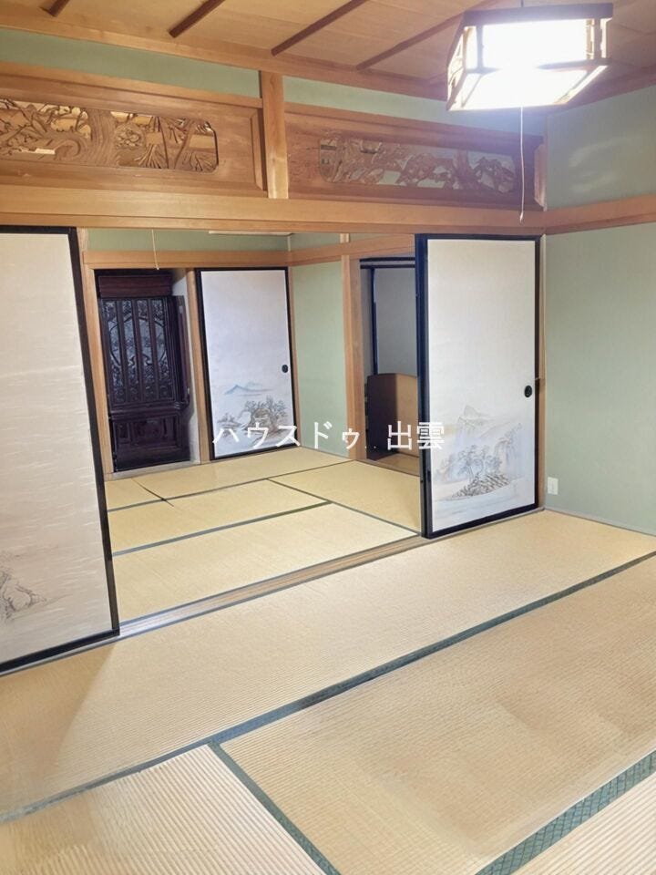 ゆったり寛げる和室があるお家です。続き間にもなりますので来客があった際は襖をあけて広く使えて便利です。