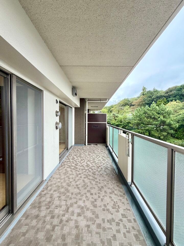洗濯物を干すだけでなく、外の空気を感じながら気分転換も楽しめるバルコニー。毎日の暮らしに心地よい開放感をプラスしてくれます。