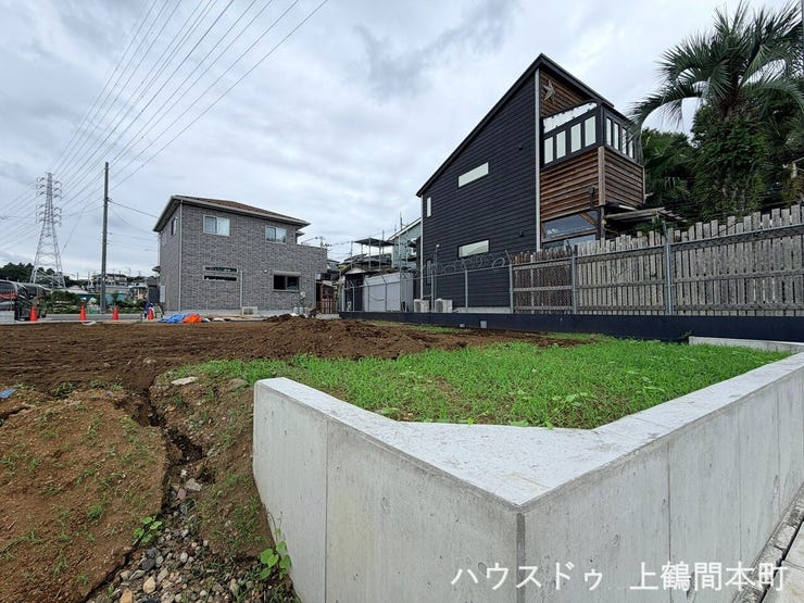 建築条件なしのため、お好きなハウスメーカーや工務店で理想の住まいを実現できます。まずは現地をご覧いただき、土地の広さや周辺環境をご確認ください。