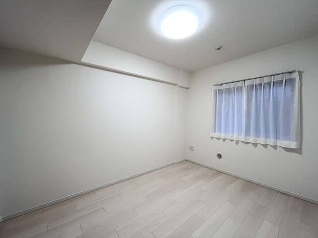 6.0帖洋室:クローゼットがありお部屋を広くお使いいただけます。