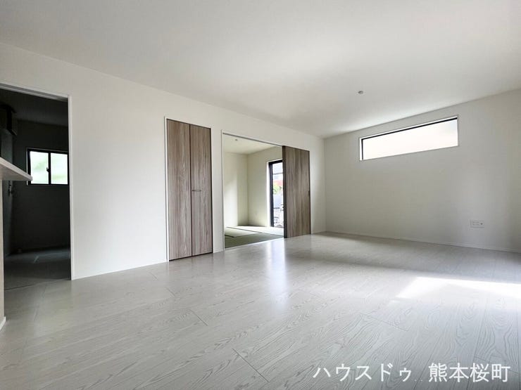 ■安らぎと笑顔の中心地■陽光が優しく降り注ぎ、会話が自然と弾む。ここでは、毎日が特別な時間へと変わります。