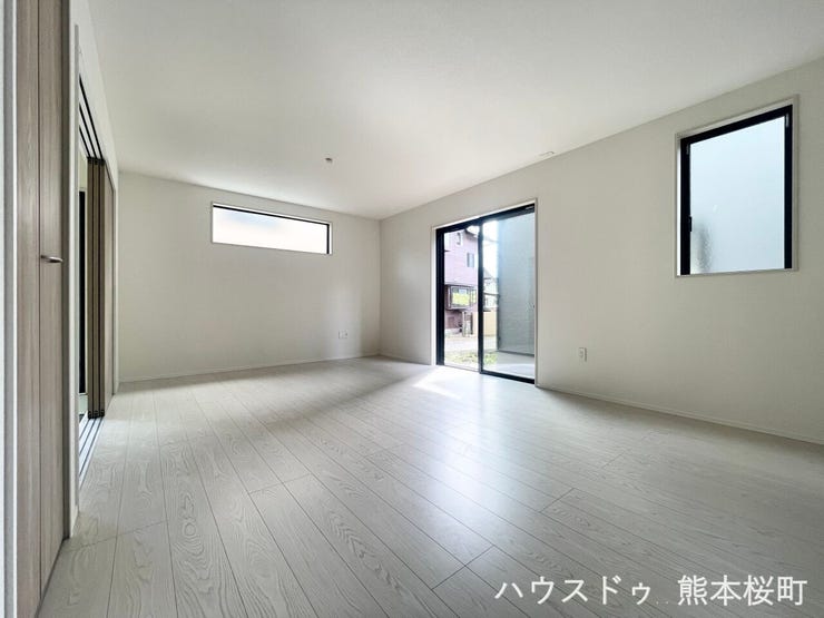 ■安らぎと笑顔の中心地■陽光が優しく降り注ぎ、会話が自然と弾む。ここでは、毎日が特別な時間へと変わります。