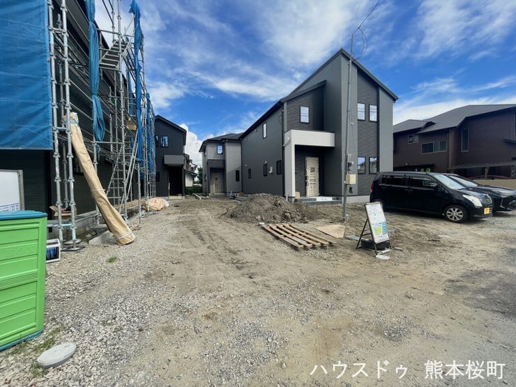 ■車と趣味の幅が広がる場所■単なる駐車スペースではない、洗車やタイヤ交換、DIYにも使える多目的な屋外スペースです。(撮影日:2026年8月28日)