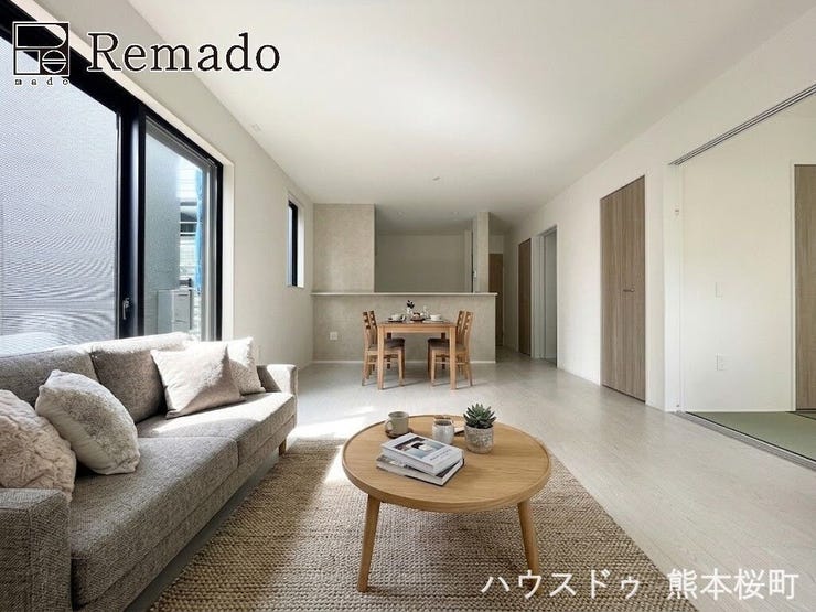 ■家族の笑顔が集う中心地■お気に入りの家具を迎え、窓からは心地の良い光が差し込みます。※CGで家具を配置しています。