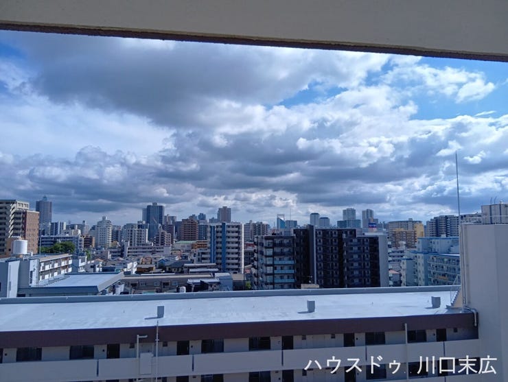 開放的な景色が広がる景観。都市のダイナミズムを感じられる眺めが、日々の暮らしに豊かな彩りとリフレッシュのひとときをもたらします。