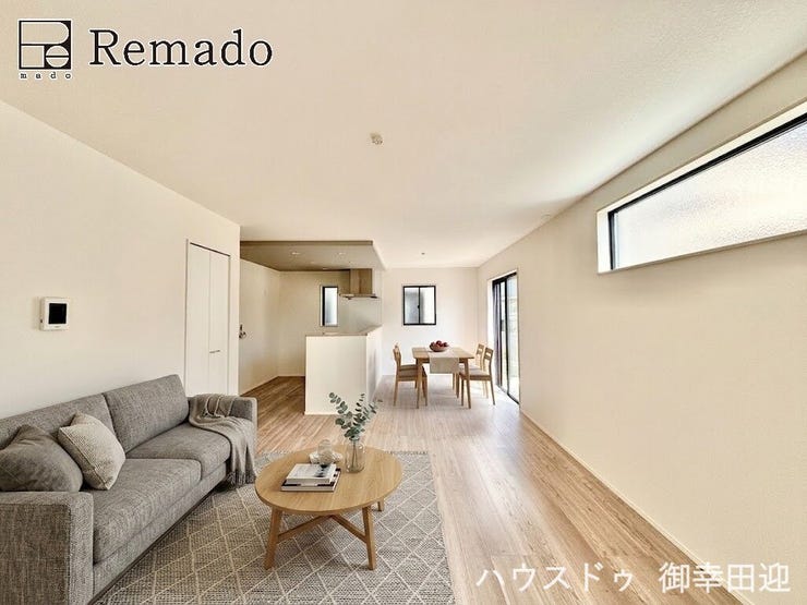 【リビング】
■家族の笑顔が集う中心地■お気に入りの家具を迎え、窓からは心地の良い光が差し込みます。※CGで家具を配置しています。