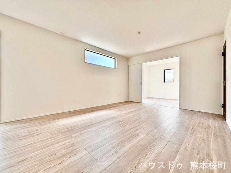 ■安らぎと笑顔の中心地■陽光が優しく降り注ぎ、会話が自然と弾む。ここでは、毎日が特別な時間へと変わります。