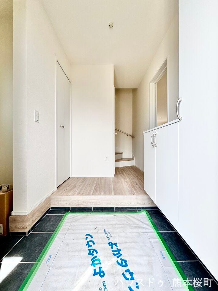 ■「しまう」が叶える美しい玄関■大容量のシューズボックスがあることでいつも整理された、気持ちの良い「家の顔」を保てます。