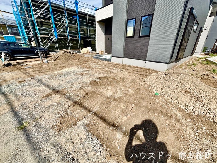 ■車と趣味の幅が広がる場所■単なる駐車スペースではない、洗車やタイヤ交換、DIYにも使える多目的な屋外スペースです。(撮影日:2026年8月28日)