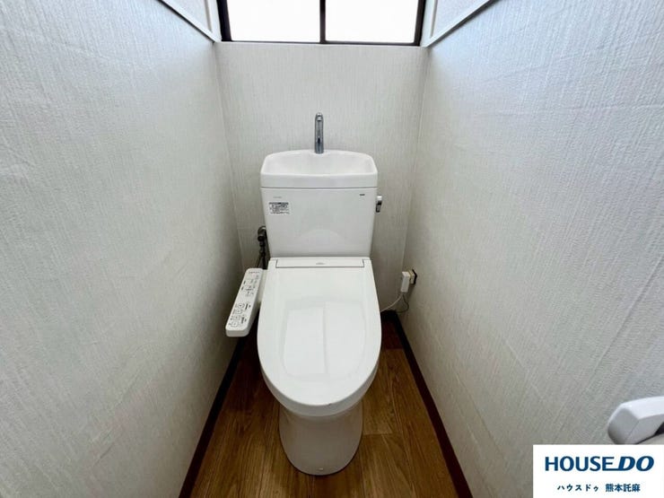 洗面台横にはトイレがございます!