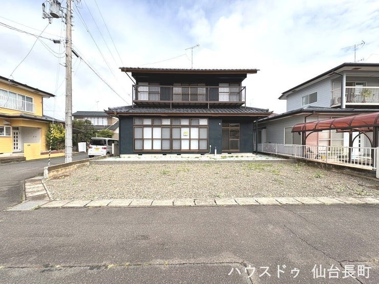 【外観】
バス停徒歩4分で駅へのアクセスも可能です。小学校徒歩3分でお子様の通学も安心です。