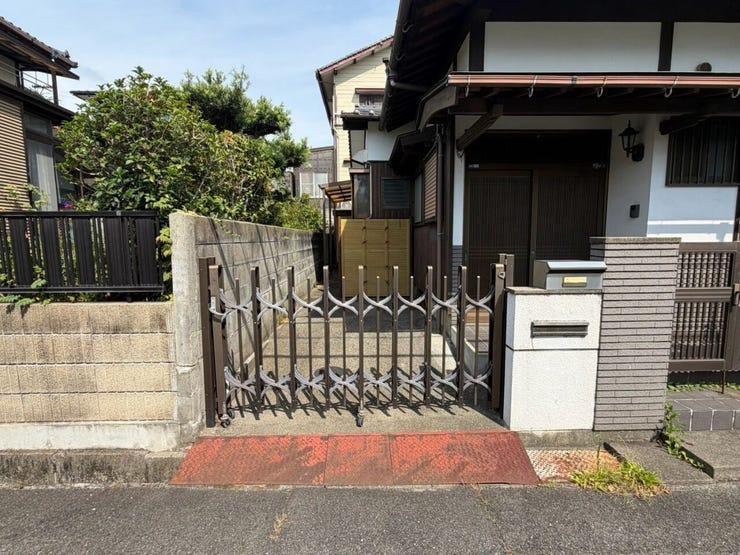 駐車場は、軽自動車(コンパクトカー)1台分です
