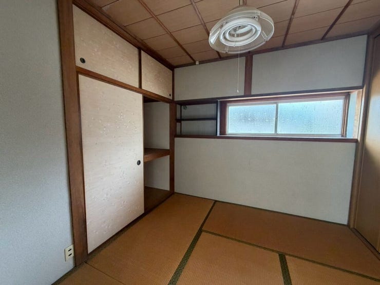 2階和室、収納も多く使い勝手便利です