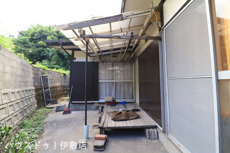 【ウッドデッキ】
広々としたウッドデッキ付!
