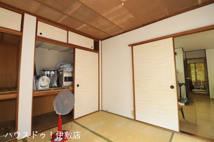 【和室】
一面が押し入れになっており、収納豊富!布団なども容易に収納可能です