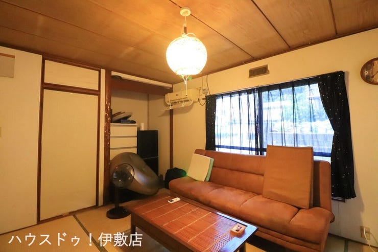 【和室】
落ち着きのある雰囲気の和室。ゆっくりとした時間を過ごせます