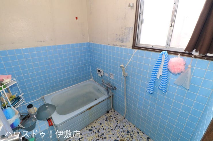 【浴室】
窓付きの浴室ですぐに自然換気が容易です