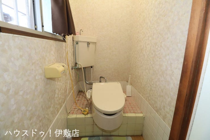 【トイレ】
ウォシュレット付きのトイレ