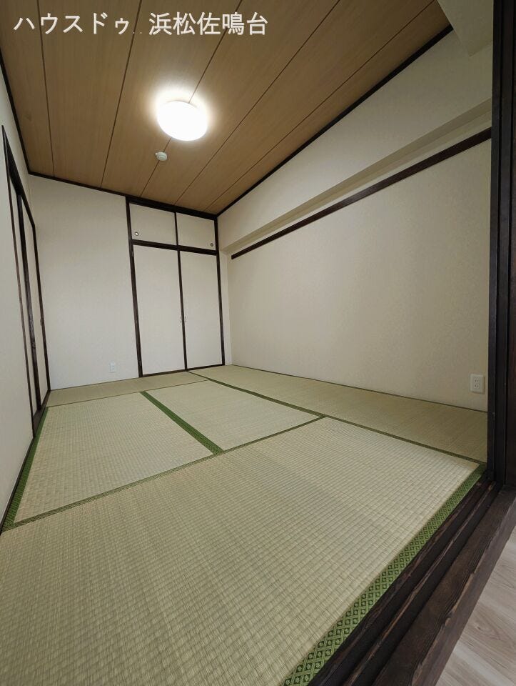 和室の畳・襖張り替えました。照明器具もサービスで新品です。