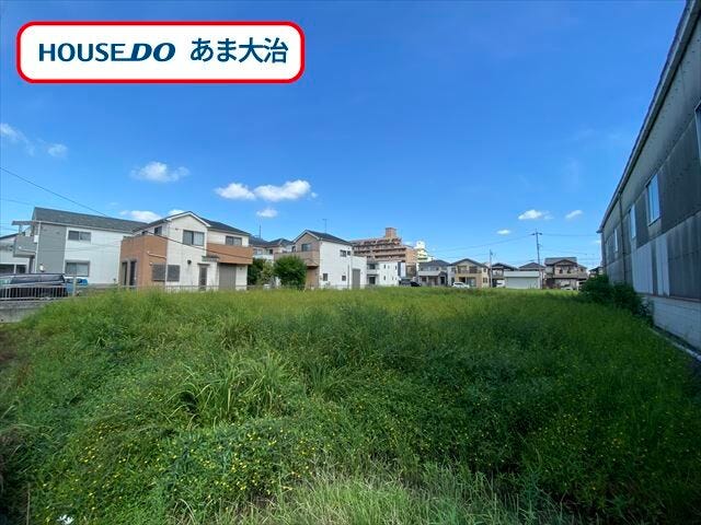 【外観】
国道302号線すぐ。お車を使って遠出もしやすい甚目寺飛殿エリアです。間口20.9m、202.97坪のゆとりの広さがある売り土地です。