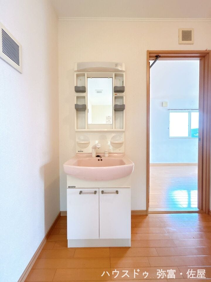 2階にも洗面台が有ります!忙しい朝も安心ですね(^^♪