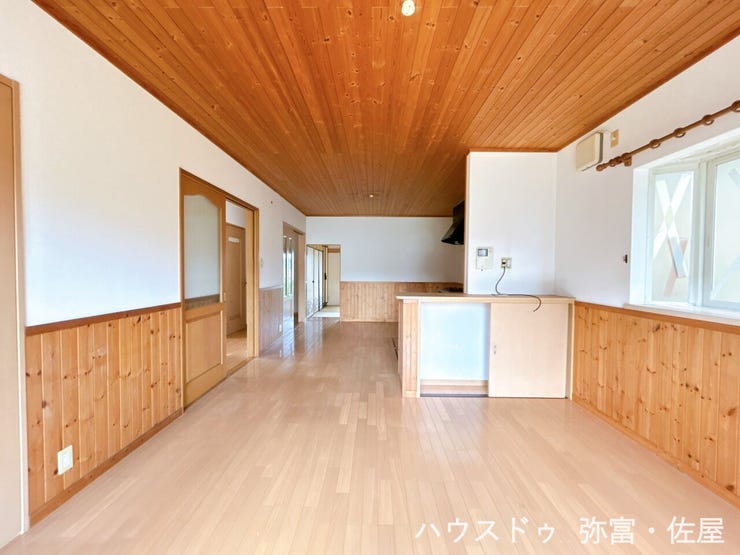 家族と過ごす時間を大切にしたい方にぴったりの明るくゆとりある約16帖のリビング☆