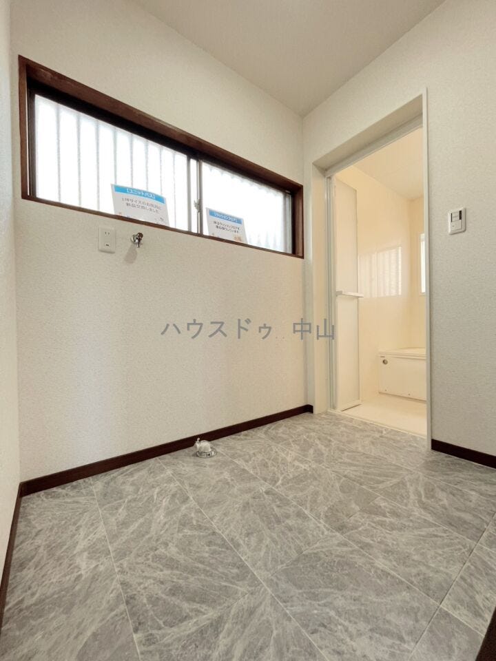 \清潔感あふれる洗面空間/
ゆとりある洗面室は、朝の身支度もスムーズ。毎日を快適にサポートする使い勝手の良い空間です。