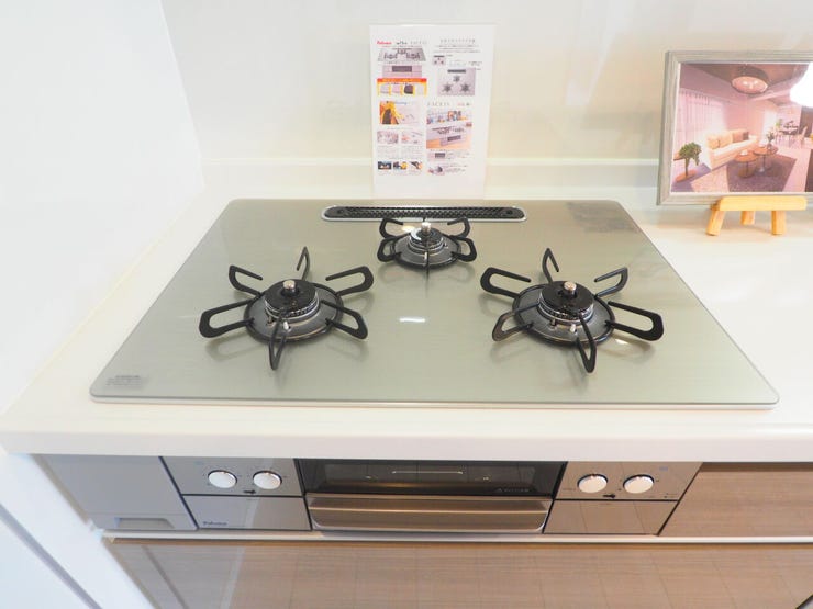 ガラストップコンロは掃除が簡単で美しい見た目を保ちやすく、耐熱性・耐久性にも優れたガスコンロです。