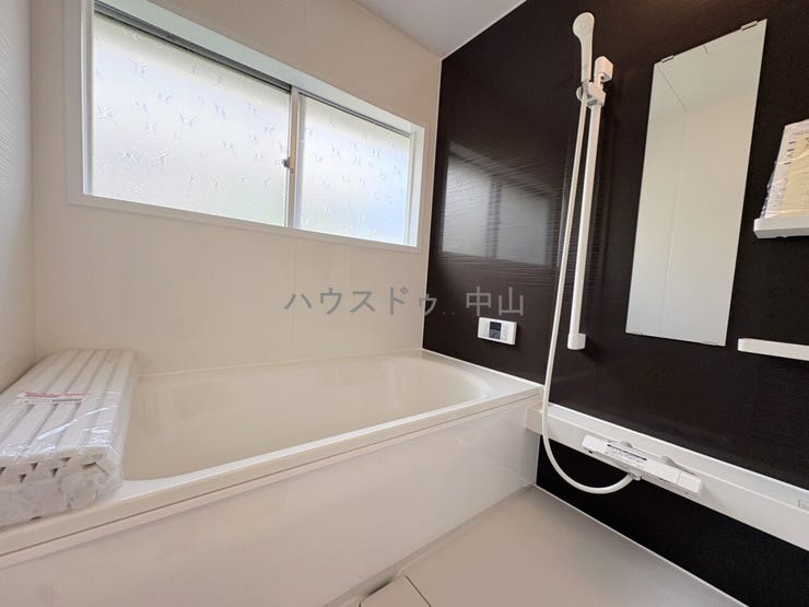\一日の疲れを癒すバスルーム/
ゆったりとくつろげる浴室空間。清潔感のあるデザインと快適な設備で、毎日のバスタイムを心地よいひとときに。