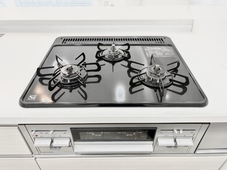 毎日の料理に便利な三つ口コンロ