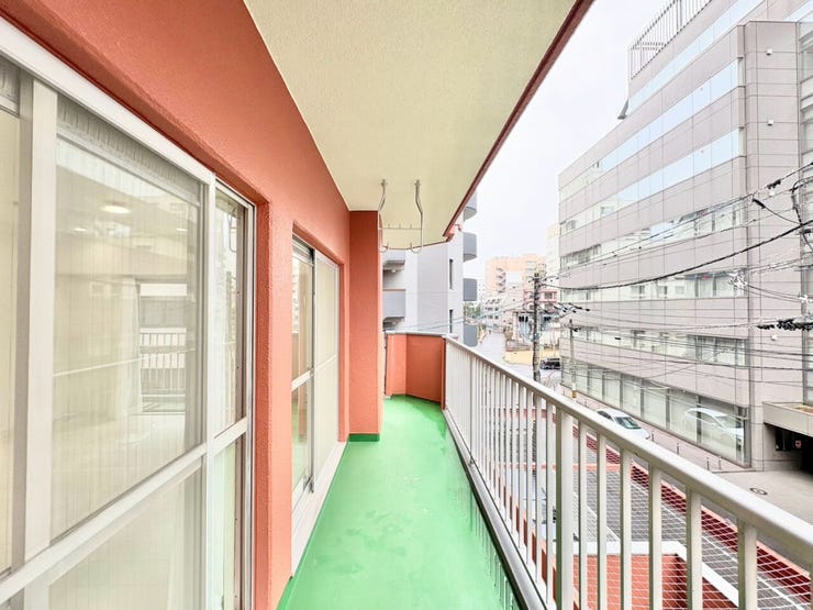 角部屋ならではの開放感♪ 2面採光を叶えるL字型バルコニー