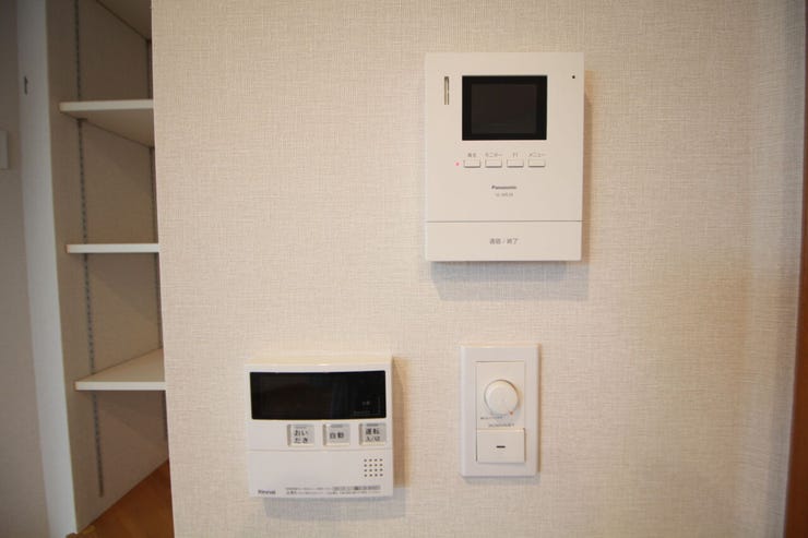 【給湯器リモコン】キッチンからお風呂のお湯張りが出来て便利です。