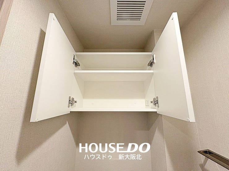 ■トイレにも嬉しい収納付き!
■扉がついているのでトイレットペーパーのストックや掃除道具などもスッキリ収納できます!