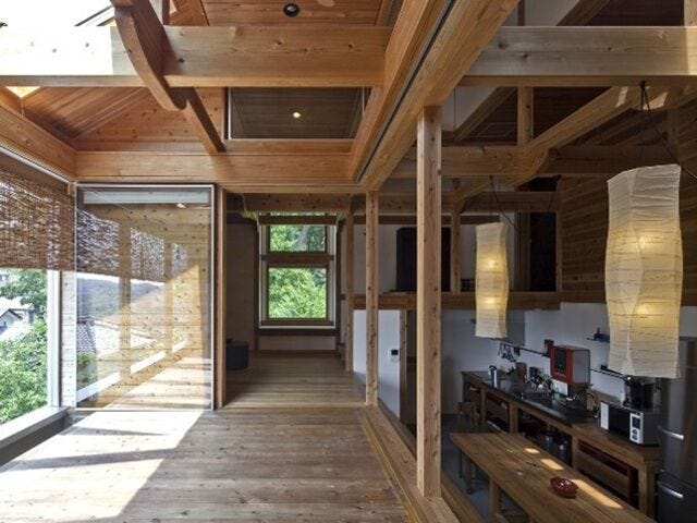 温度でなく、体温で生きる家。
それが「住まうことは、纏うこと。」の意味である。