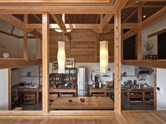 科学と自然の融合
月舞台は15年前にして、今なお他の追随を許さない技術を備える。
・真空断熱材
・真空断熱サッシ
・輻射熱冷暖房
・領域冷暖房システム
・床下のない地球体温利用構造