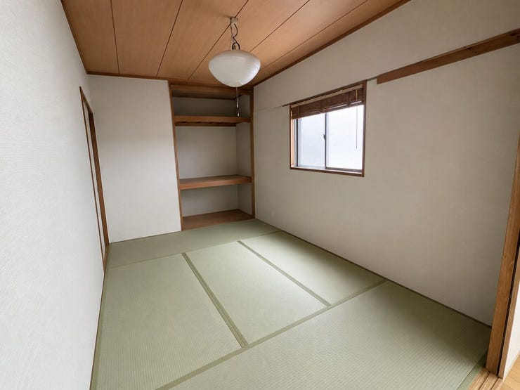 ■和室が隣接していますので、扉を開け放てば更に広々と感じる事ができます!お子様がお昼寝をしていても、目が届くので安心です(^^)