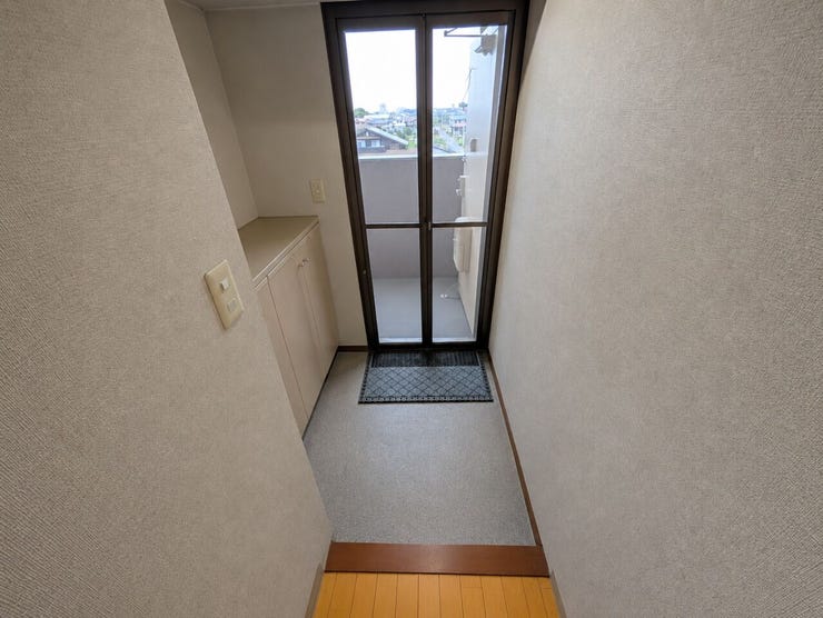 ■玄関収納が付いていますので、ご家族分の靴もしっかり保管でき、玄関スペースはいつでもスッキリします♪
