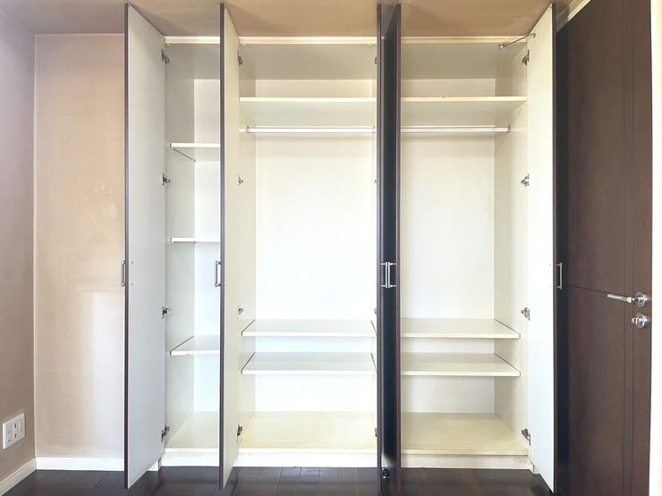 ◇収納◇
お洋服もたくさん収納できて、お部屋がスッキリします。
季節ものの衣装や沢山の思い出をしまえるスペースは大変重宝します。