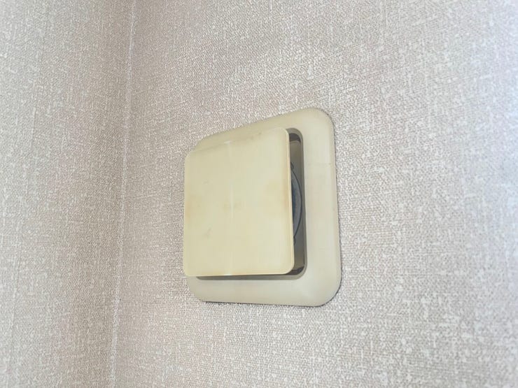 ◇24時間換気システム◇
お天気に関係なく常に換気ができます。ご家族が不在のときでも使用することができる、便利な機能です。