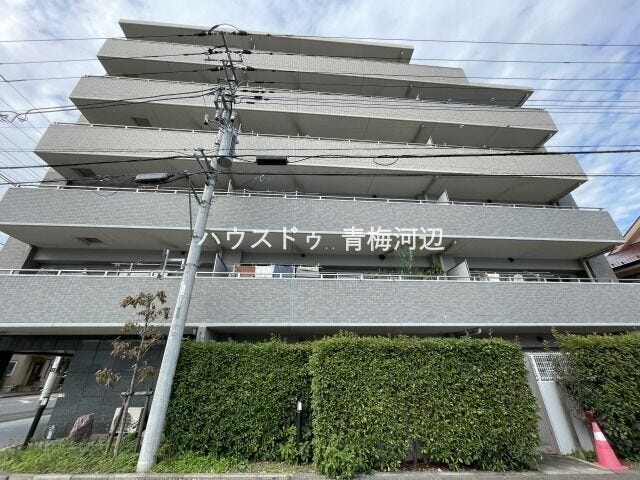 【外観】
小学校まで徒歩約3分圏内。スーパー、コンビニ等も近いので、子育て世帯に便利な立地となっています。