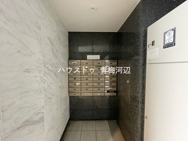集合ポスト:建物内の1階に設置することで、部外者が触れにくく、セキュリティが高くなります