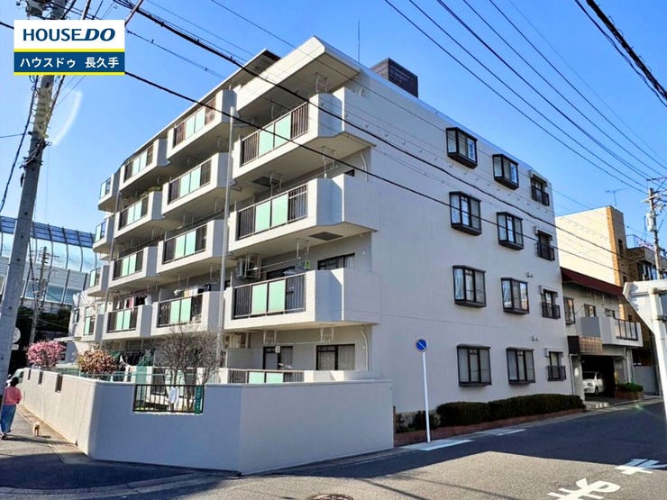 【外観】
お住まい購入に向けての『質問』・『疑問』。具体的に何を準備をして進めたらいいのか?些細な事でも何でも質問して下さい。安心してお住まいが購入出来るようサポート致します!