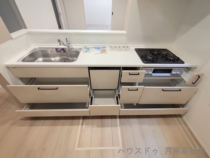 収納箇所多数で食器洗浄機が取付されたうれしい仕様!
