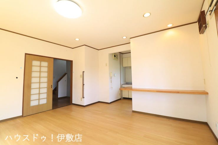 下田町 中古戸建 【リビング】
月々27,055円　ボーナスなし
借入額1180万　頭金なし
鹿児島銀行、年利1.35%（変動金利、定率型）期間50年
金利等の情報は2026年9月時点
