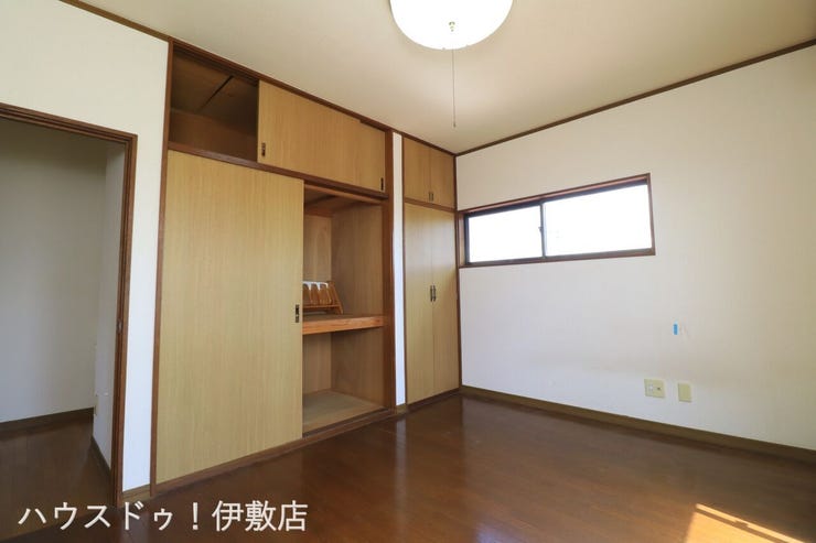 下田町 中古戸建 【2F洋室6帖】
収納付きでお部屋を広く使用できます