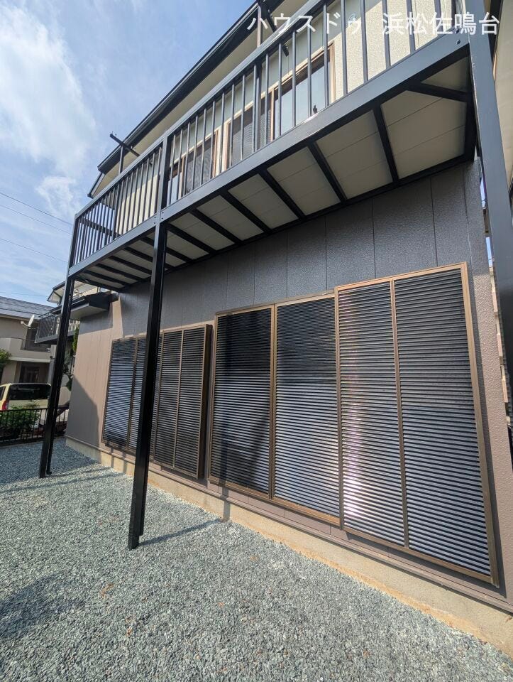 【リフォーム済み/外観】南庭からの外観。雨戸付で風の強い日でも安心。外壁塗装実施済みです。購入後すぐの大きな修繕負担を軽減できます。